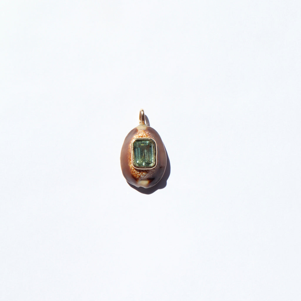 Cowrie & Green Beryl