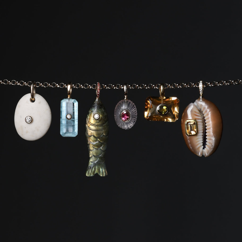 Cowrie with blue topaz gp