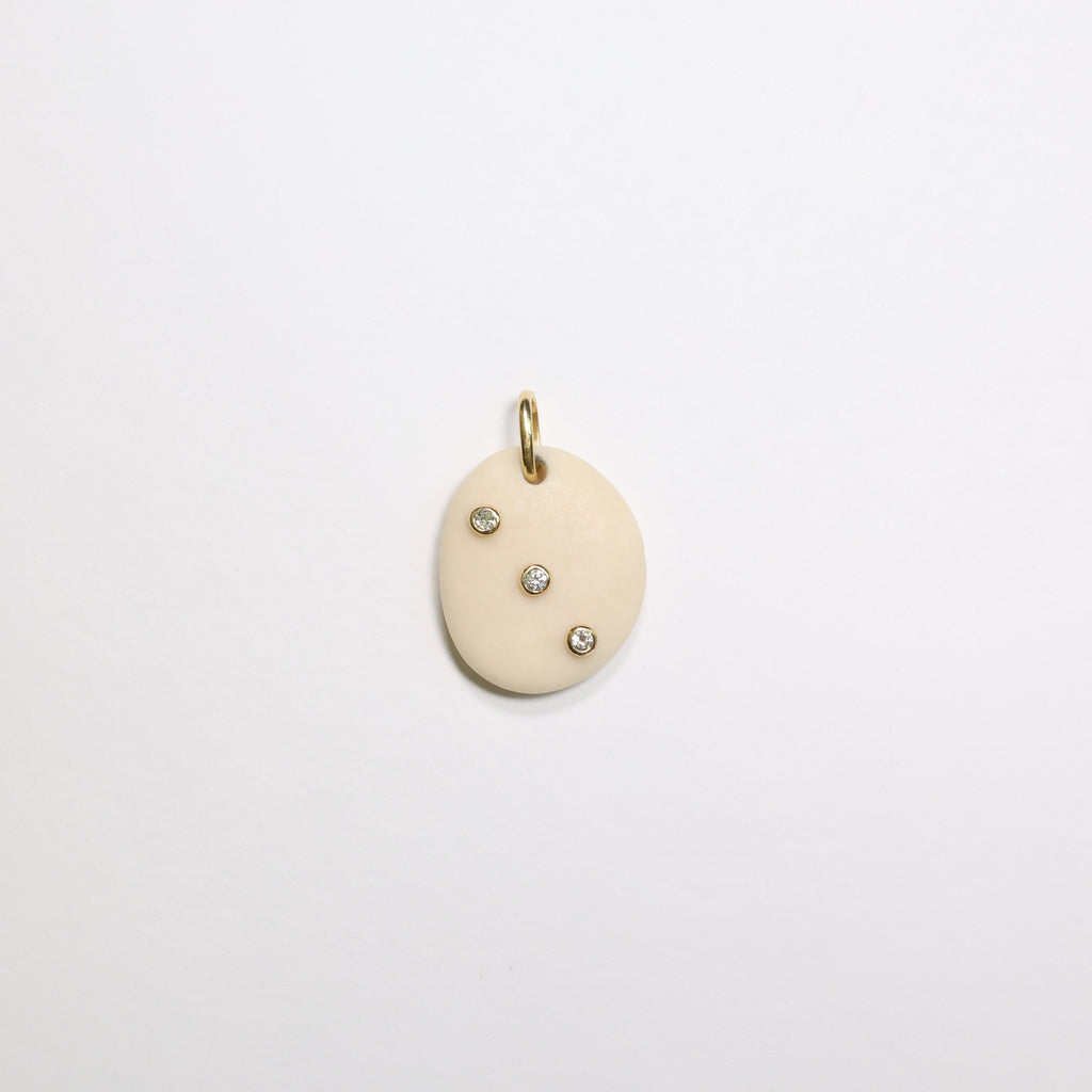 3 Diamond Pebble
