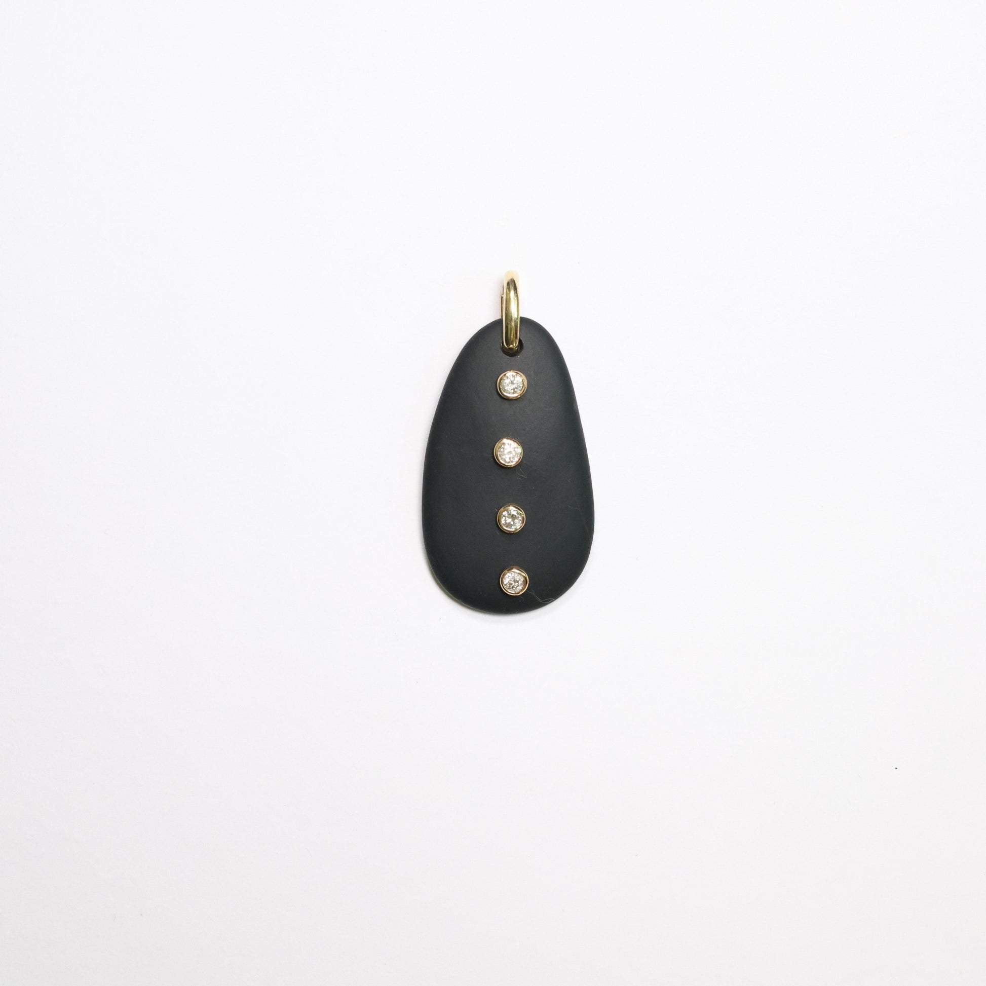 4 Diamond Pebble
