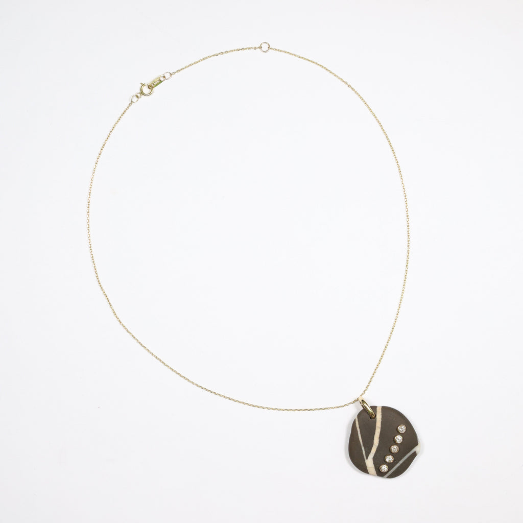 5 Diamond Pebble