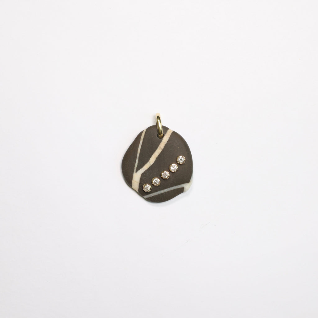 5 Diamond Pebble